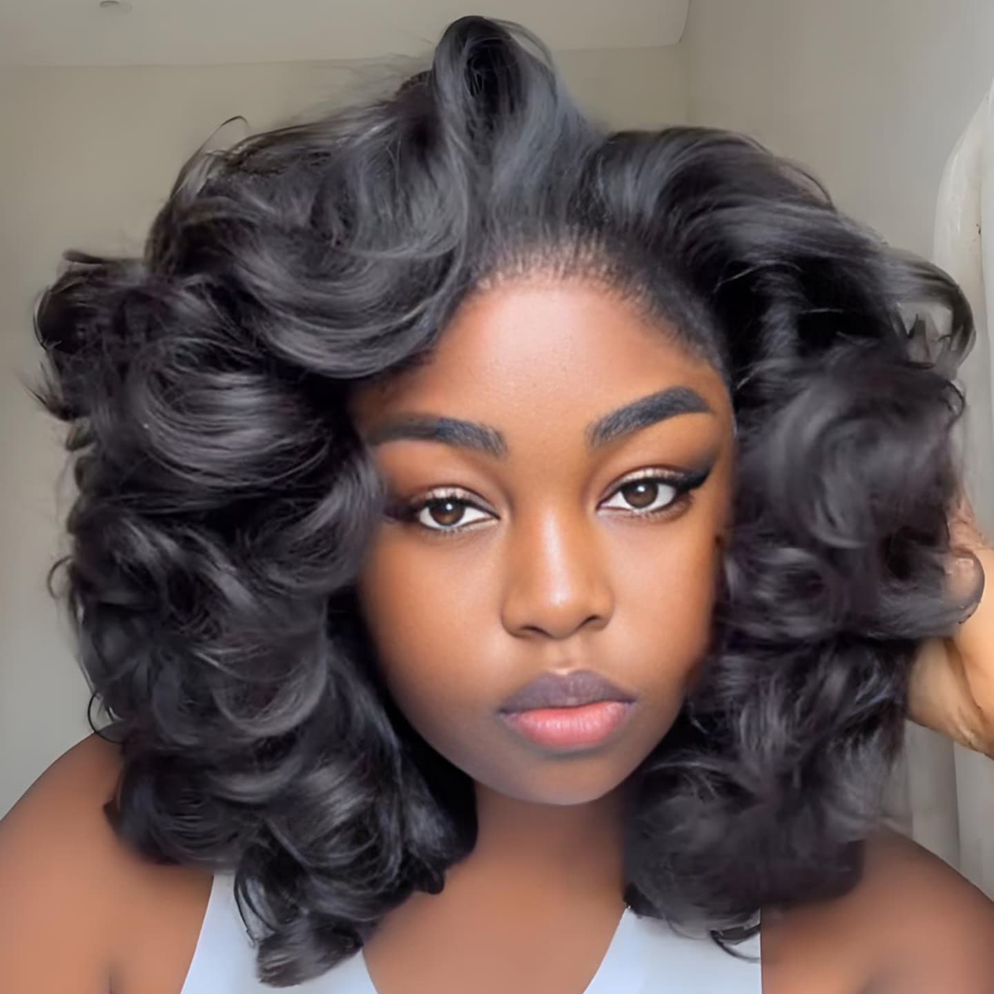 Pelucas de cabello humano Remy con encaje frontal de 13x4 y rizos sueltos de densidad 250-300 de SWAY